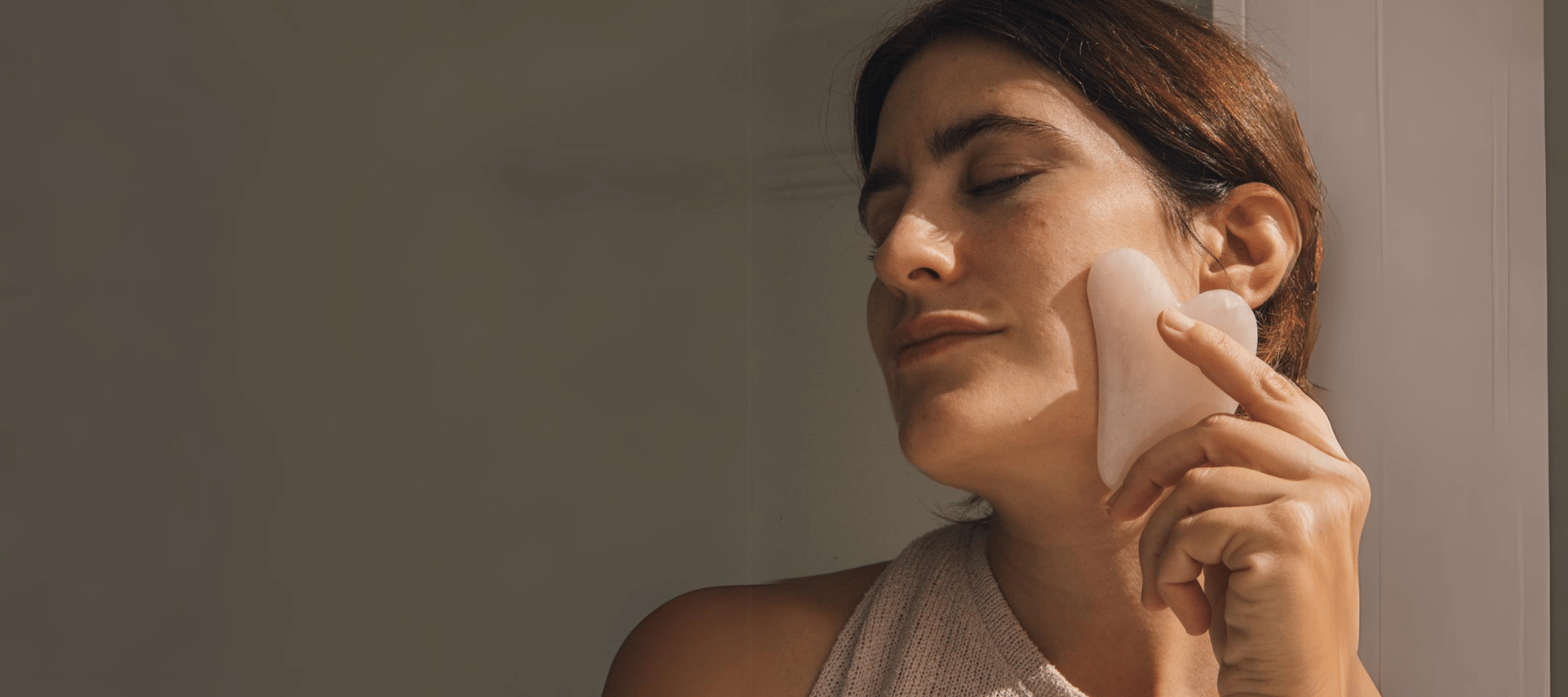 Gua Sha facial: el ritual ancestral que redefine el well-ageing