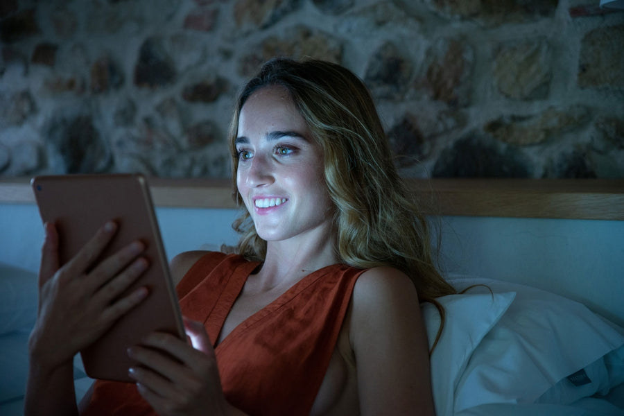 ¿Sabes qué es y cómo nos afecta la Luz Azul?