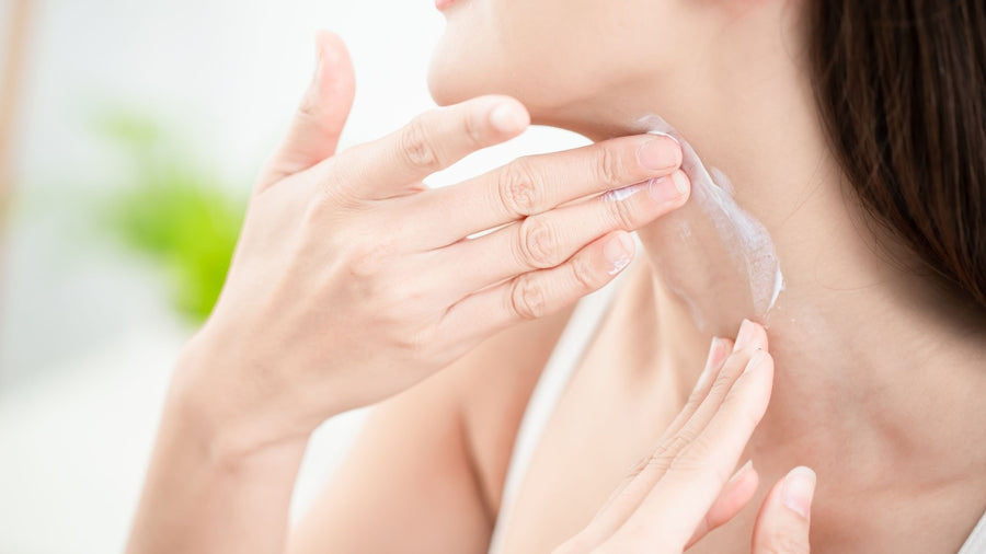 ¿Cómo cuidar tu cuello y escote en verano?